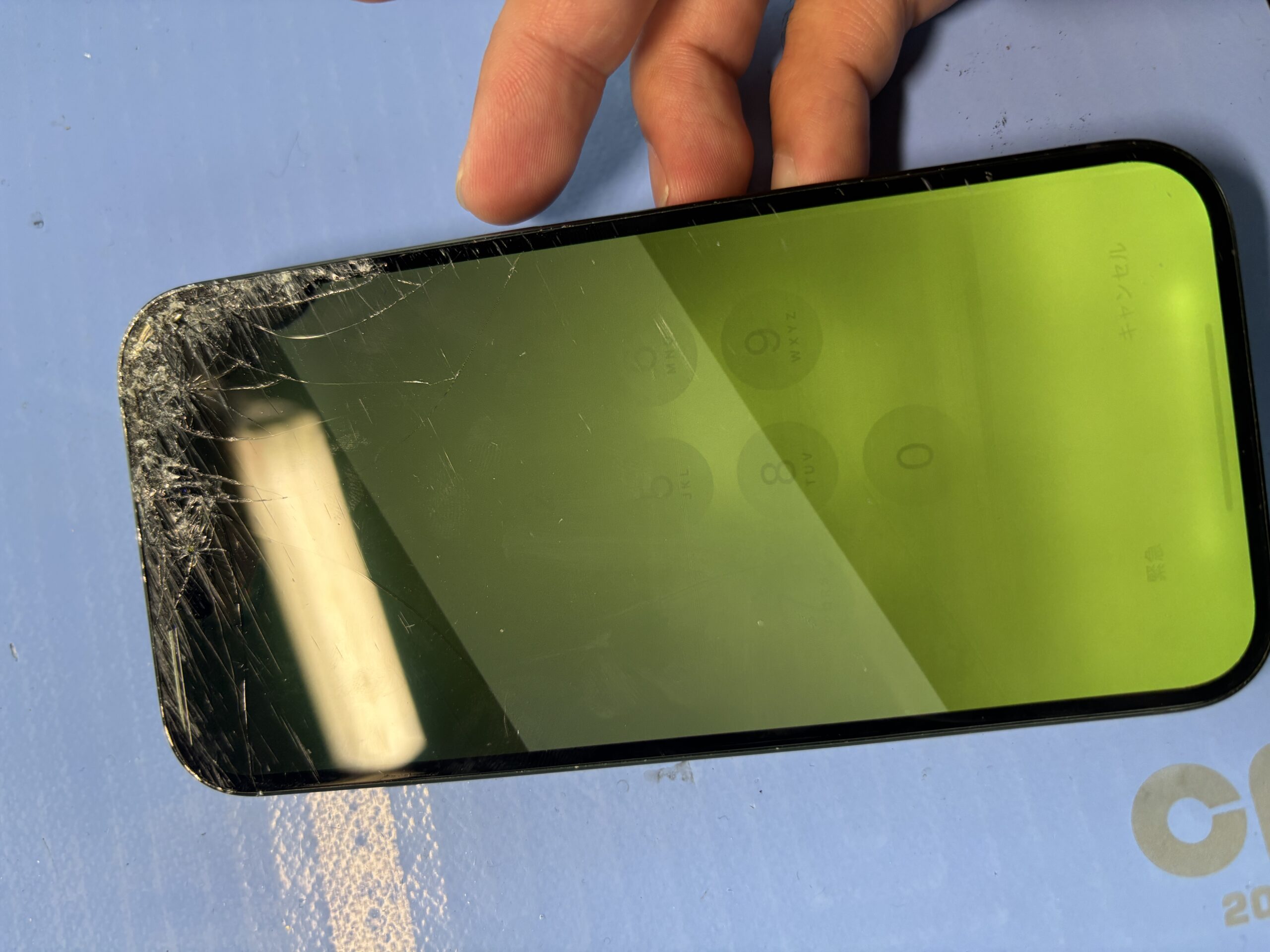 iPhone15 画面割れ
