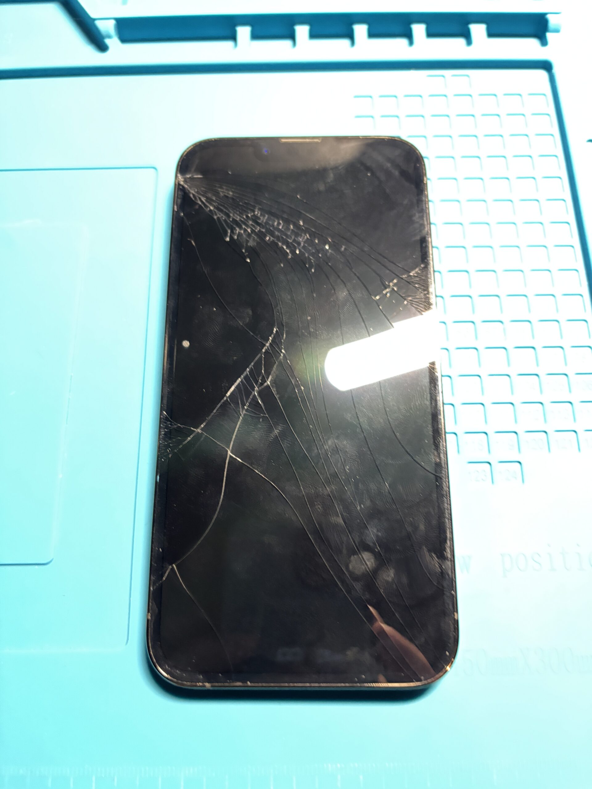 iPhone 13Pro 液晶交換