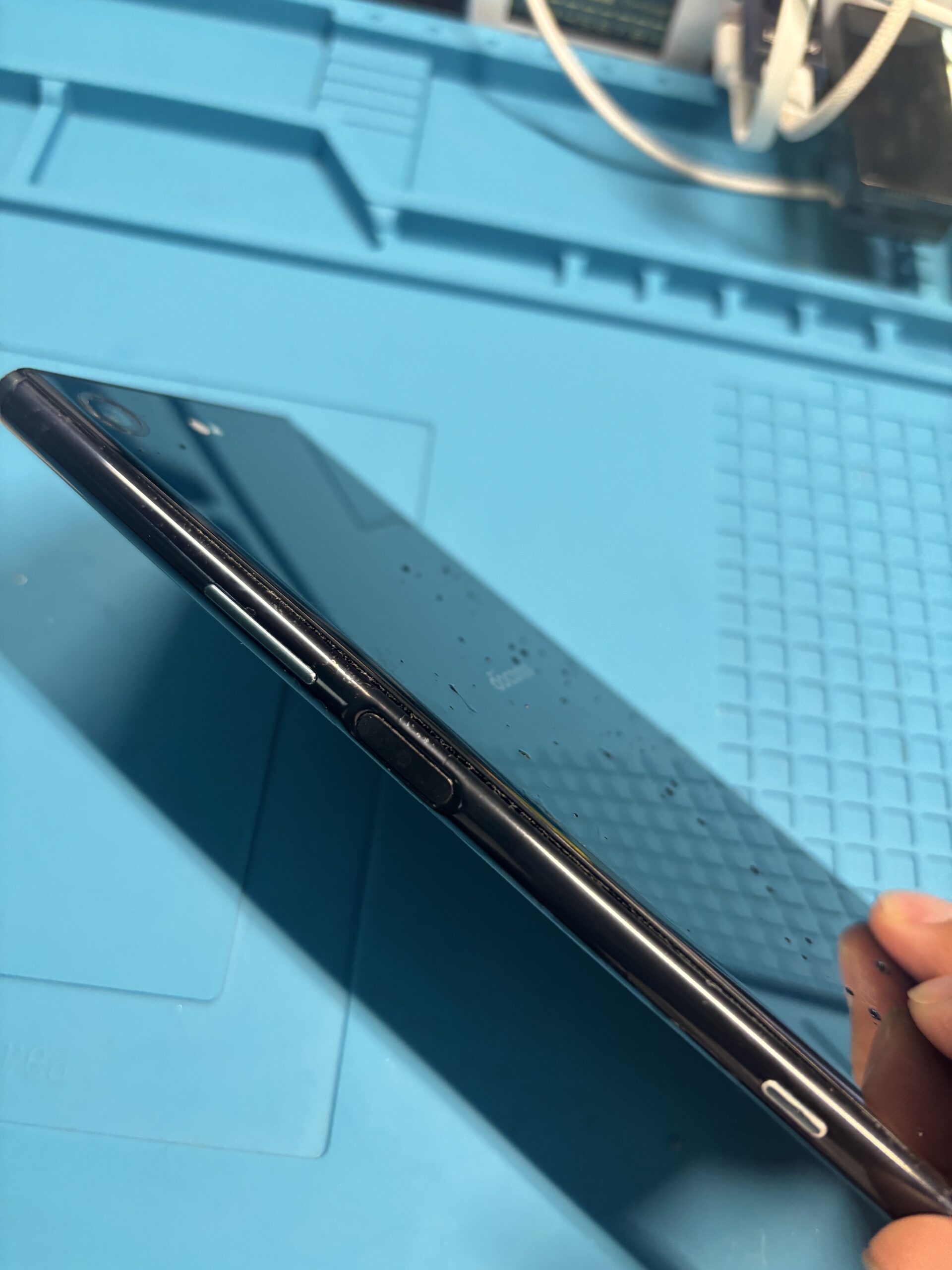 XPERIA XZ premium バッテリー膨張