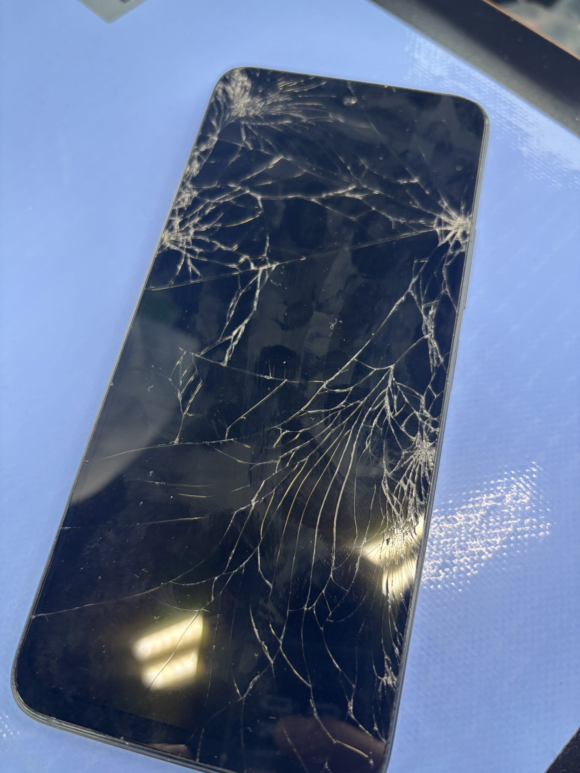 ガラス割れしたXiaomi Redmi 12 5G