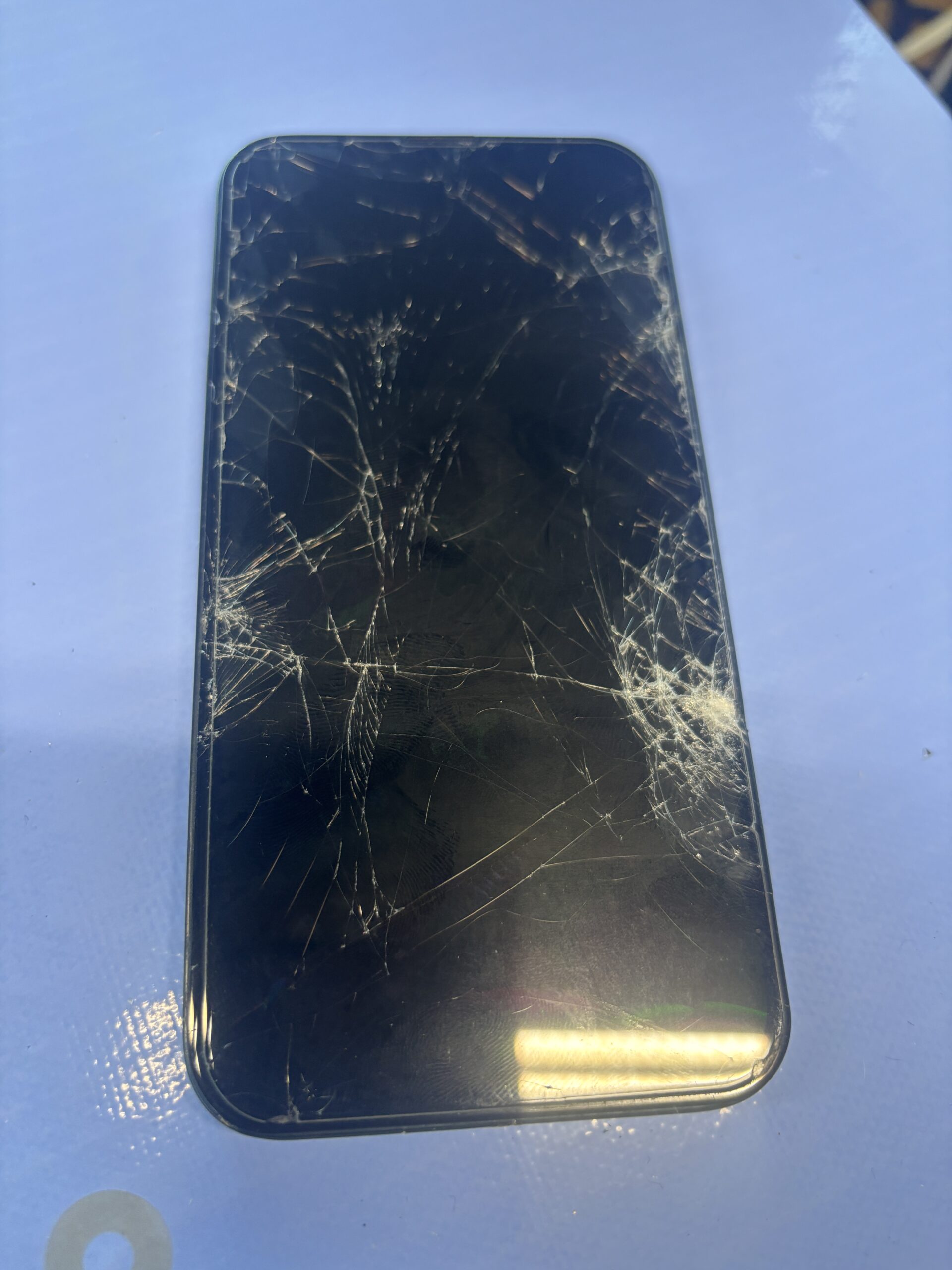 iPhone13 画面割れ