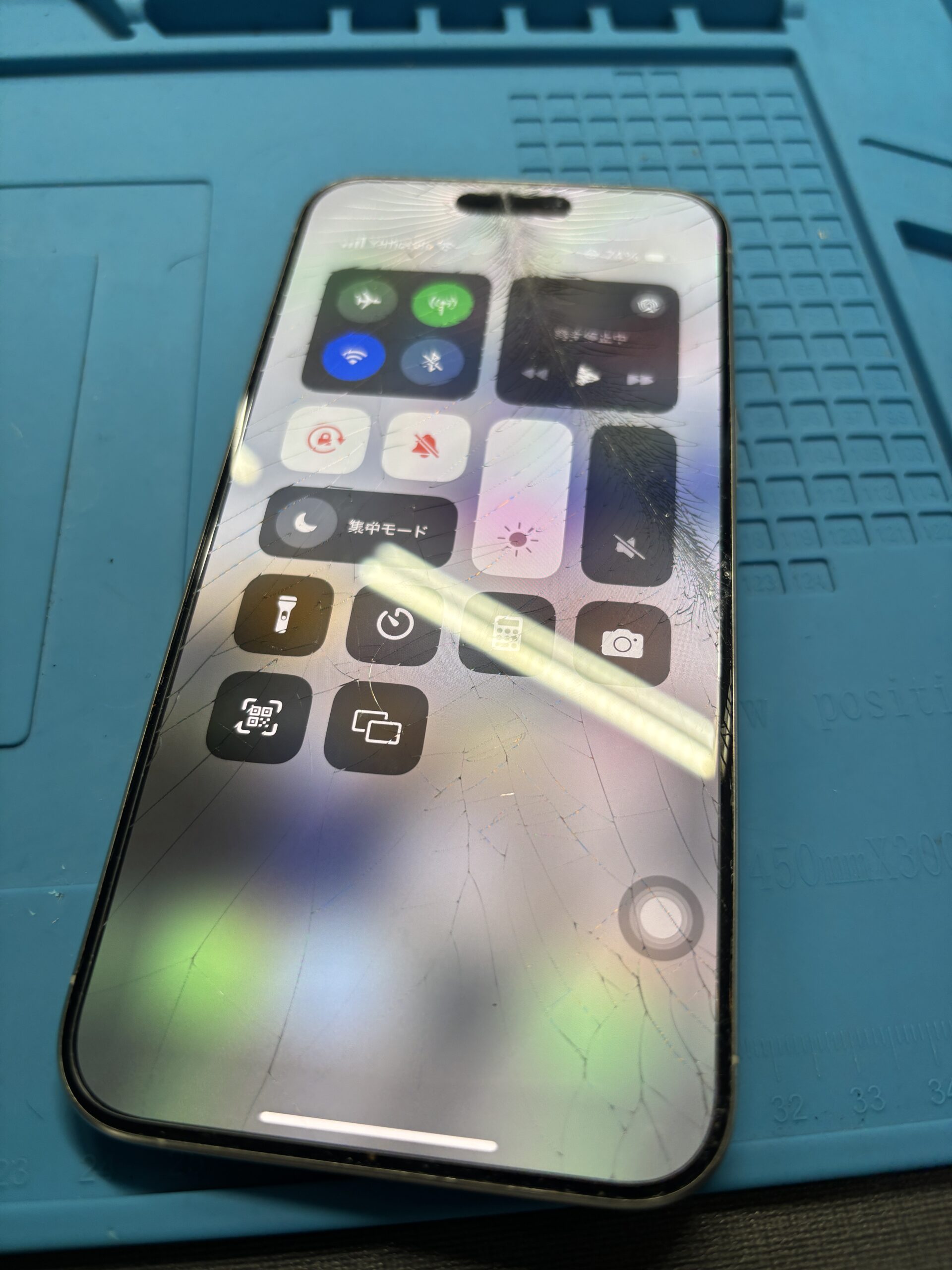 iPhone15Pro MAXガラス割れ