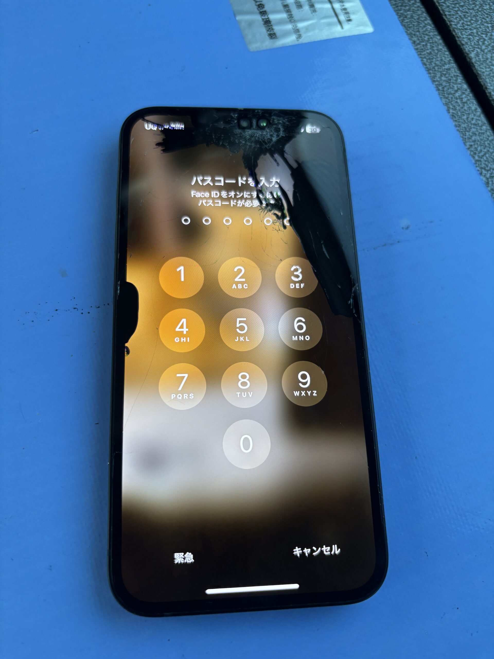 iPhone16e画面割れ