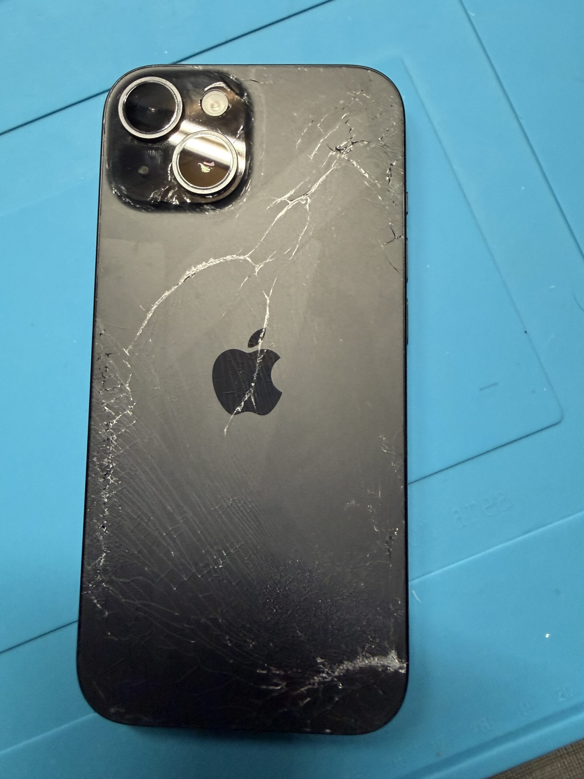 豊田市】iPhone 15 背面ガラス割れ修理 | スマホ修理なら出張スマホ