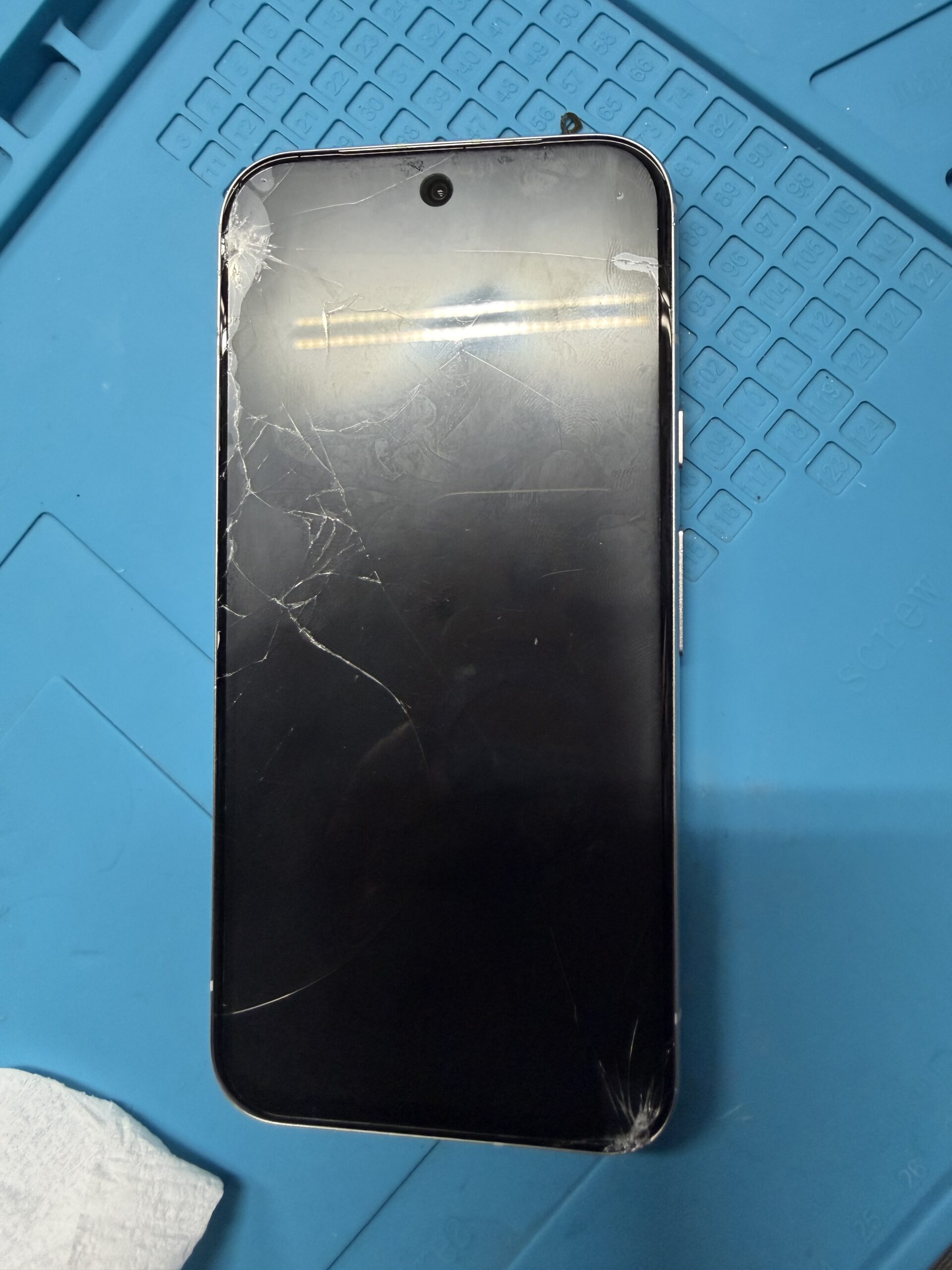 名古屋市緑区】Google Pixel 8a 画面割れ修理 | スマホ修理なら出張 