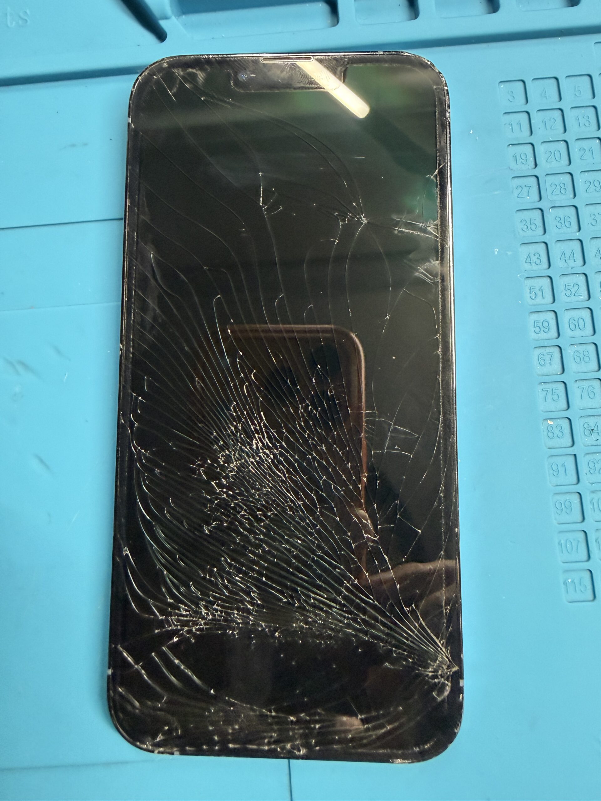 岡崎市】iPhone13 Pro 画面交換修理 | スマホ修理なら出張スマホリペア